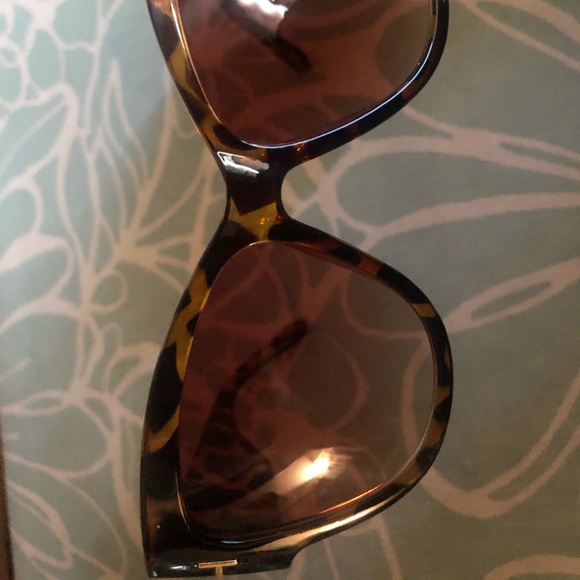 Sunglasses - Picture 2 of 10